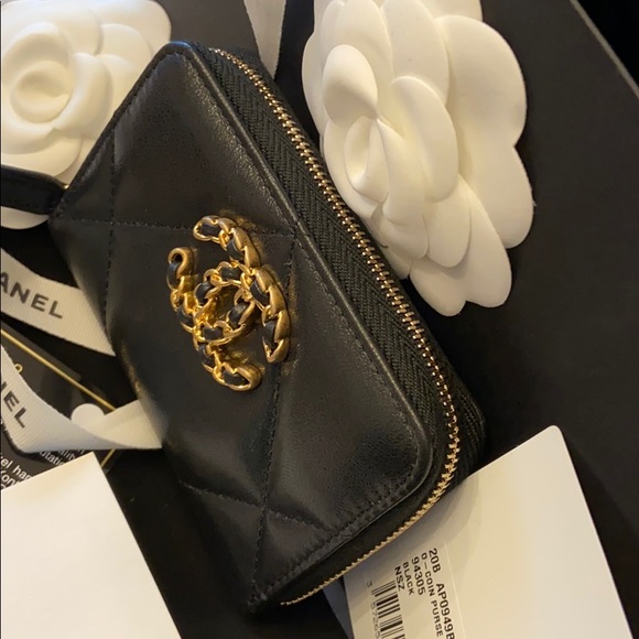 Authentic Chanel Quilted Zip Around Coin Purse - Picture 4 of 11